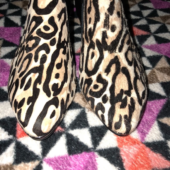 Isola Cowhide Bootie 6.5 Brand NEW Never worn - Picture 4 of 6